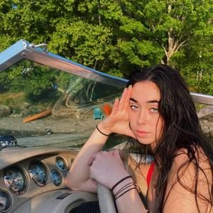 Meet your Posher, Bella